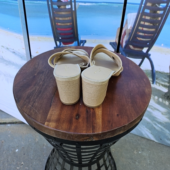 Ann Taylor Women's Block Heels - Picture 7 of 9